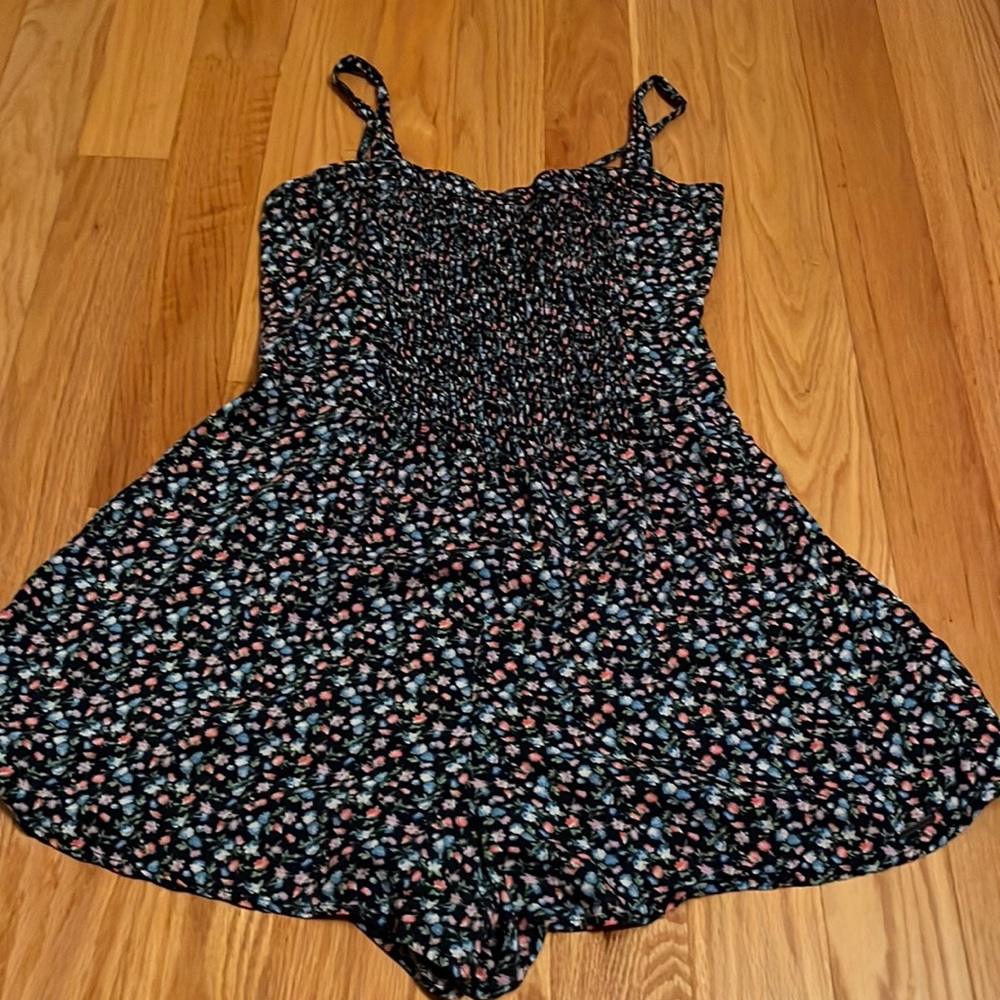 American Eagle juniors large romper